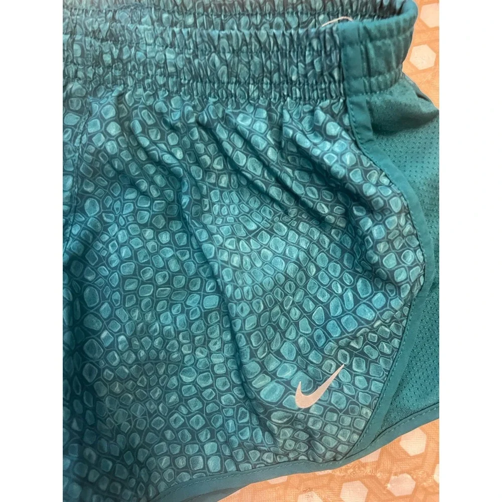 Nike Girls‎ Bluish Greenish  Printed Running Shorts Size Small